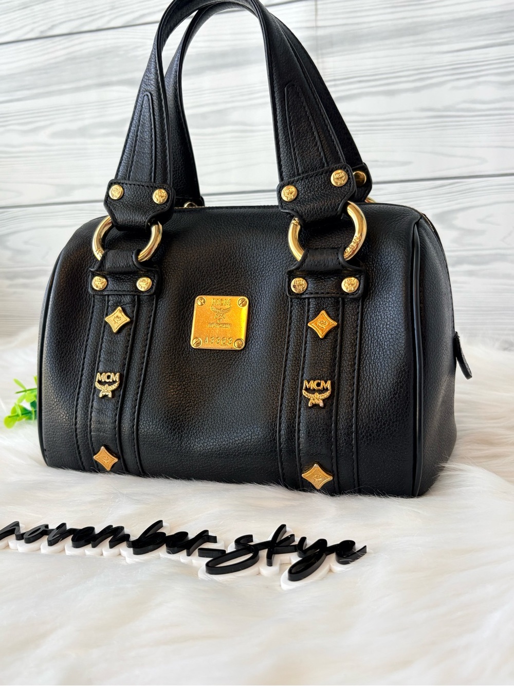 MCM Black Leather Bauletto Boston bag with Gold Hardware - Picture 2 of 16